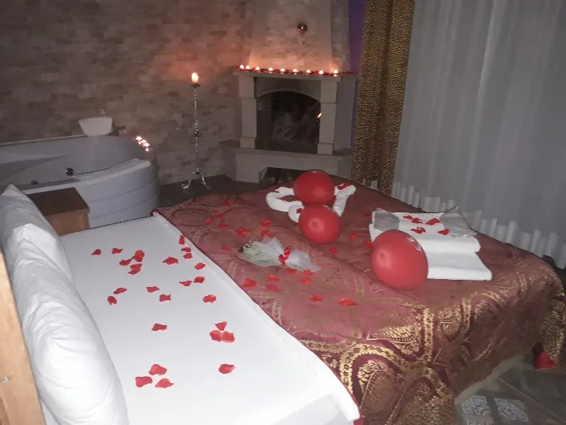 Jakuzi Şömineli Oda