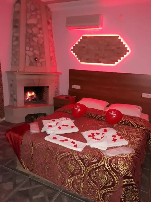 Jakuzi Şömineli Oda