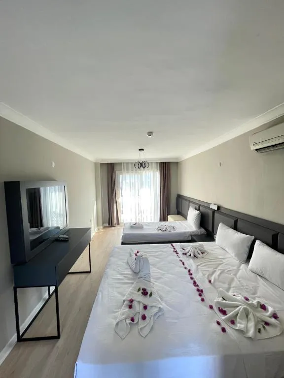 Deluxe Oda,Havuz Tarafı,Balkonlu
