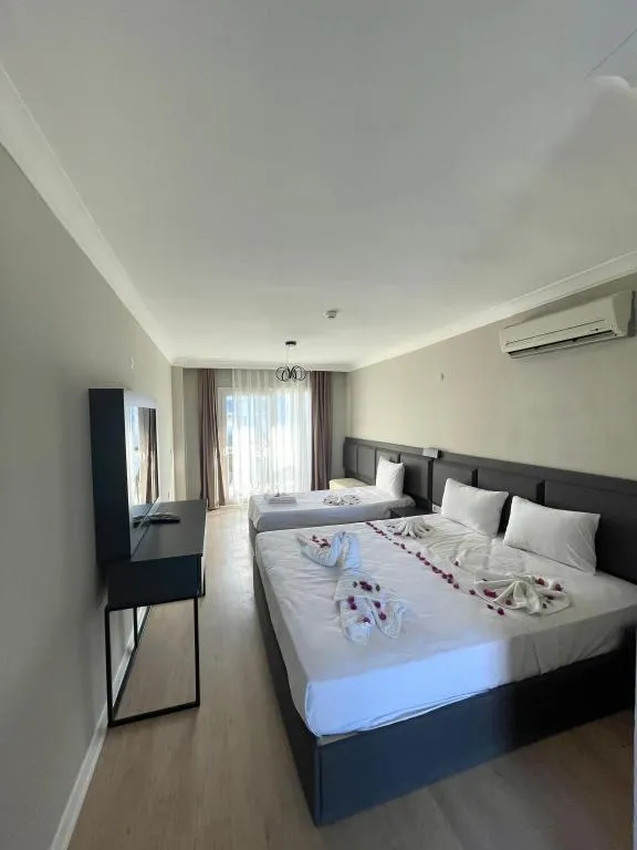 Deluxe Oda,Havuz Tarafı,Balkonlu