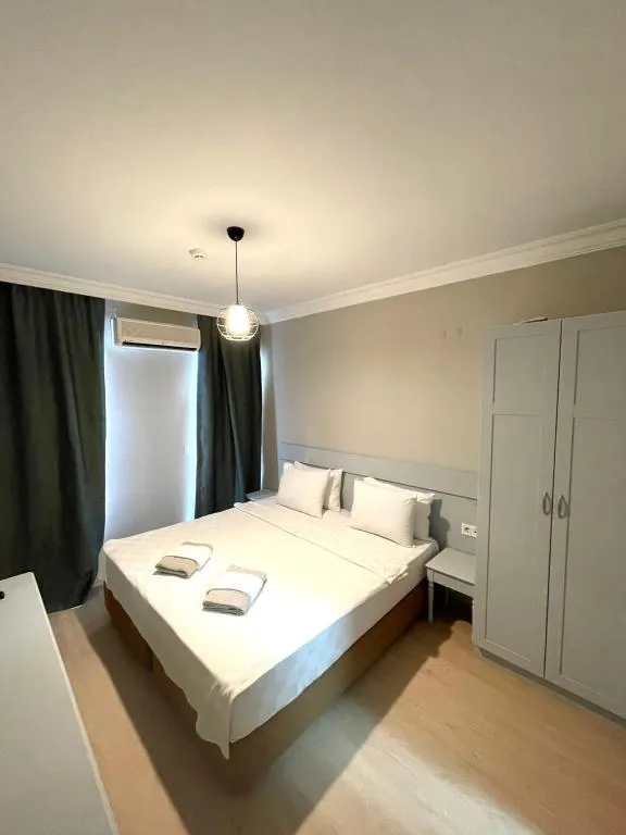 Standart Oda,Kara Manzaralı,Fransız Balkonlu