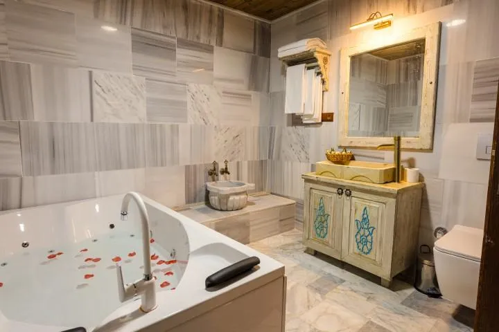 Hamam Jacuzzi Room