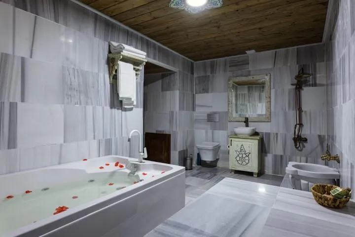Hamam Jacuzzi Room