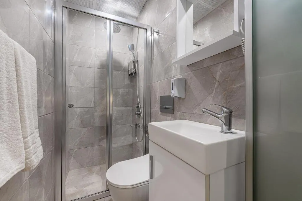 Suite,Kara Manzaralı