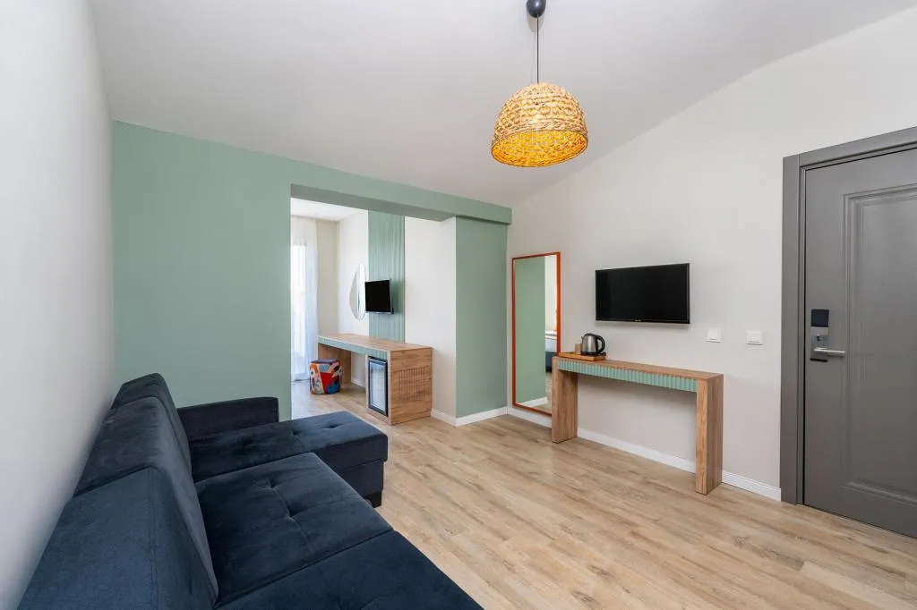 Suite,Kara Manzaralı