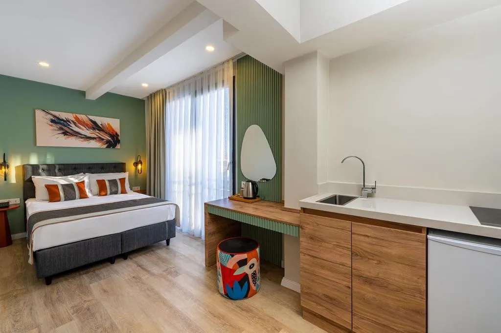 Suite,Bahçe veya Sokak Manzaralı,Balkonlu