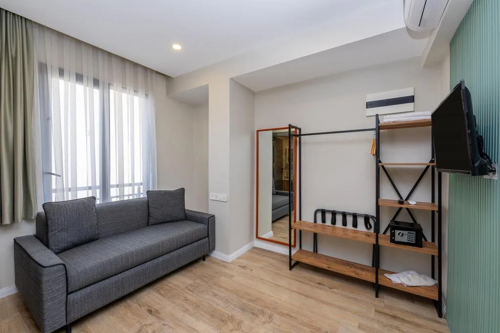 Suite,Bahçe veya Sokak Manzaralı,Balkonlu