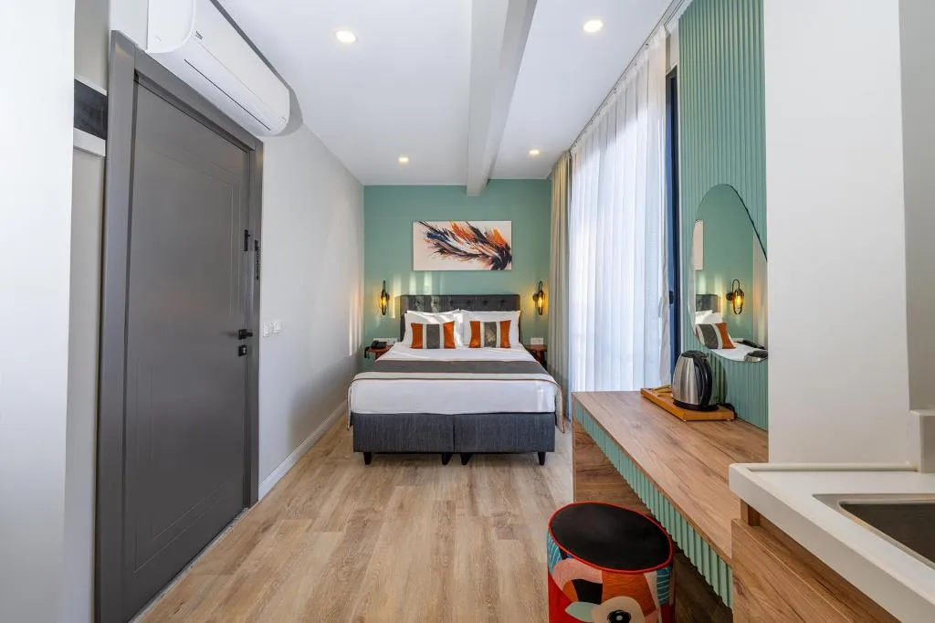 Suite,Bahçe veya Sokak Manzaralı,Balkonlu