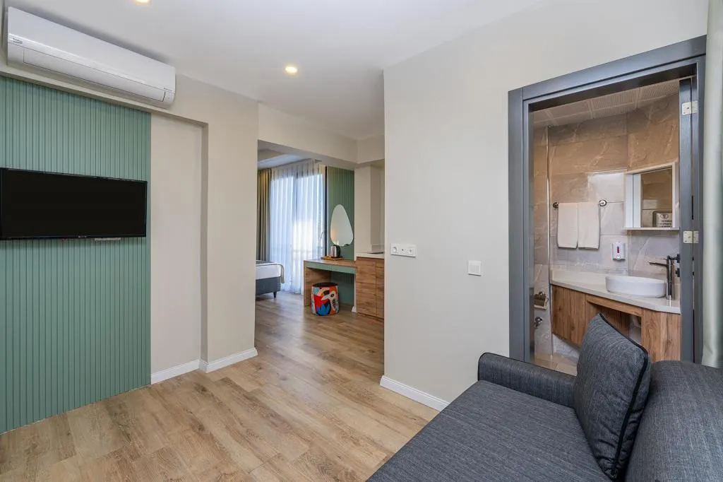 Suite,Bahçe veya Sokak Manzaralı,Balkonlu