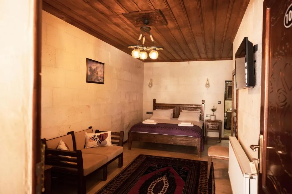 DELUXE DOUBLE ROOM 102