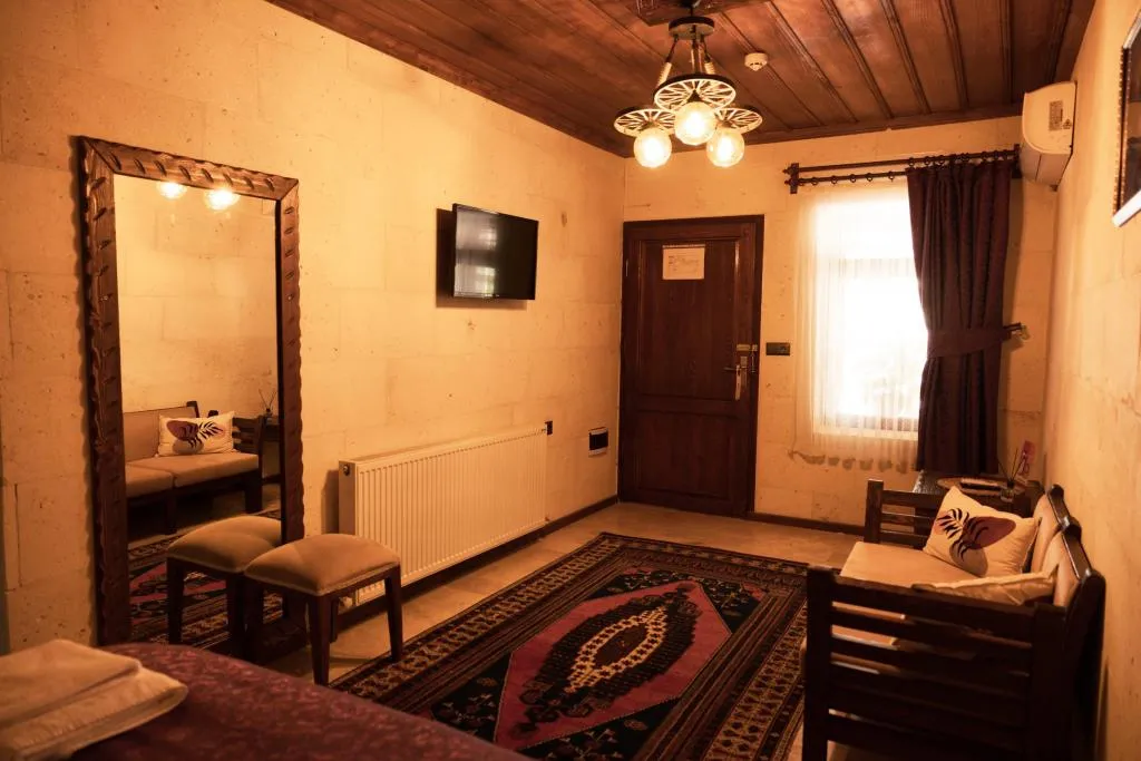 DELUXE DOUBLE ROOM 102