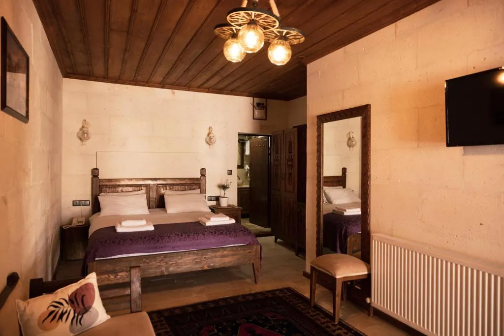 DELUXE DOUBLE ROOM 102