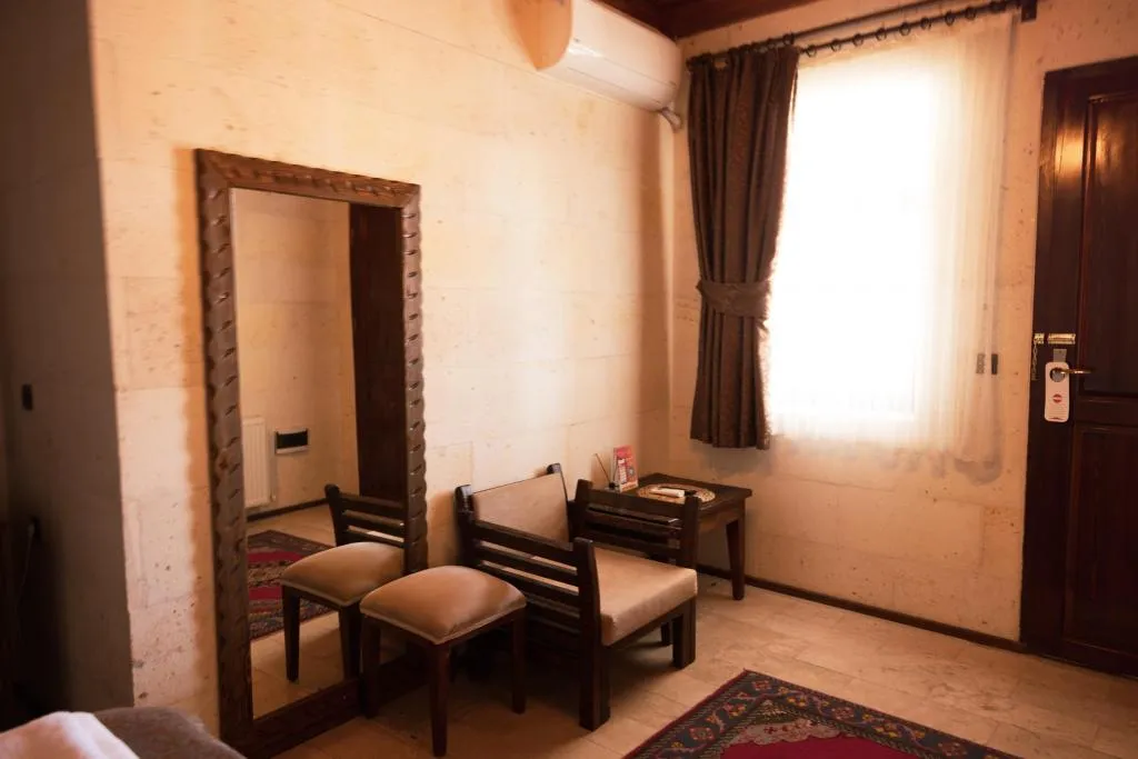 DELUXE DOUBLE ROOM WITH BALCONY 202