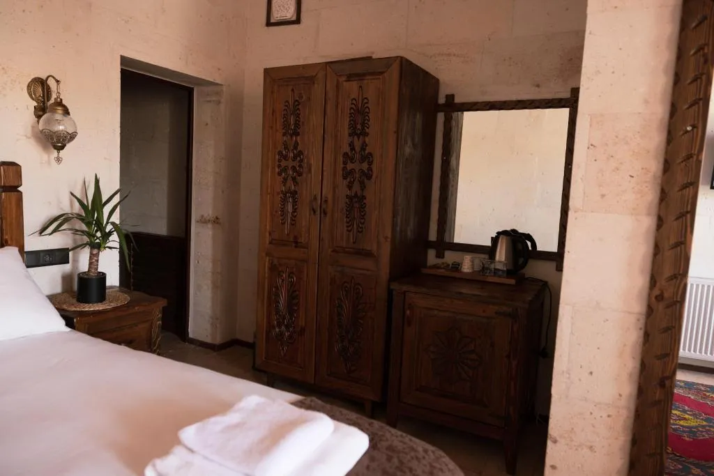 DELUXE DOUBLE ROOM WITH BALCONY 202