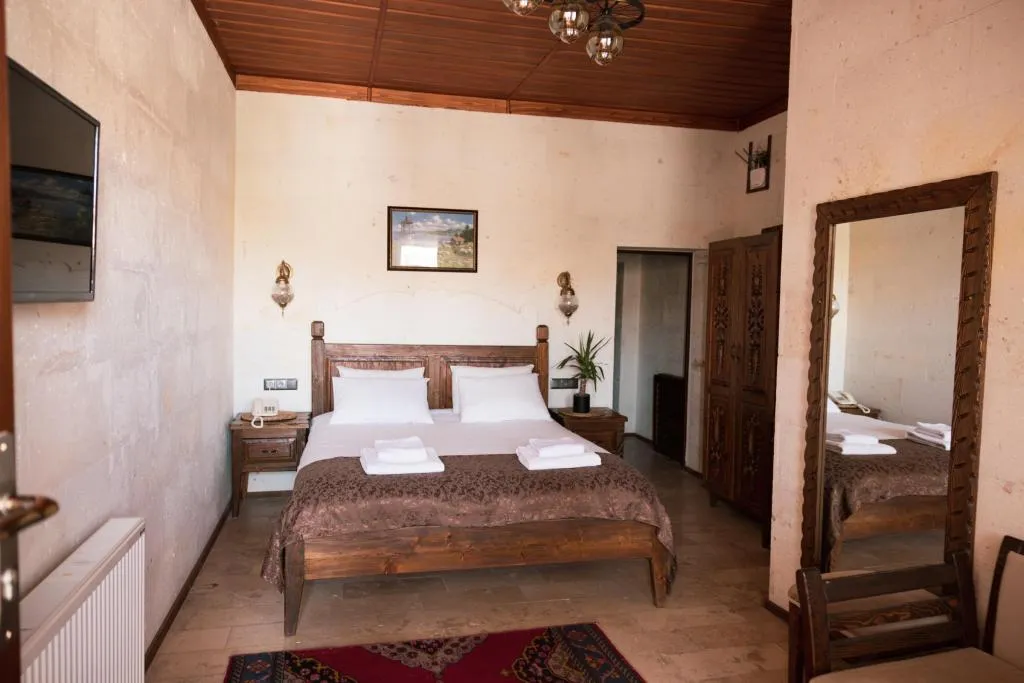DELUXE DOUBLE ROOM WITH BALCONY 202