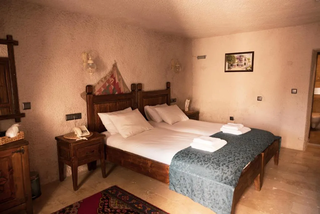 DELUXE TWIN/DOUBLE ROOM 104