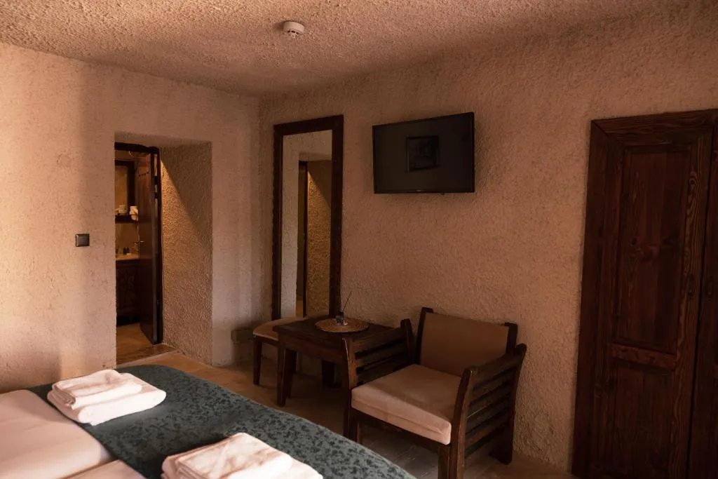 DELUXE TWIN/DOUBLE ROOM 104