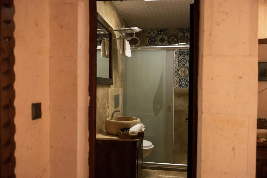 DELUXE TWIN/DOUBLE ROOM WITH BALCONY 204