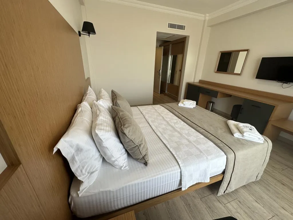 Deluxe Oda Üst Kat,Kara Manzaralı,Balkonlu