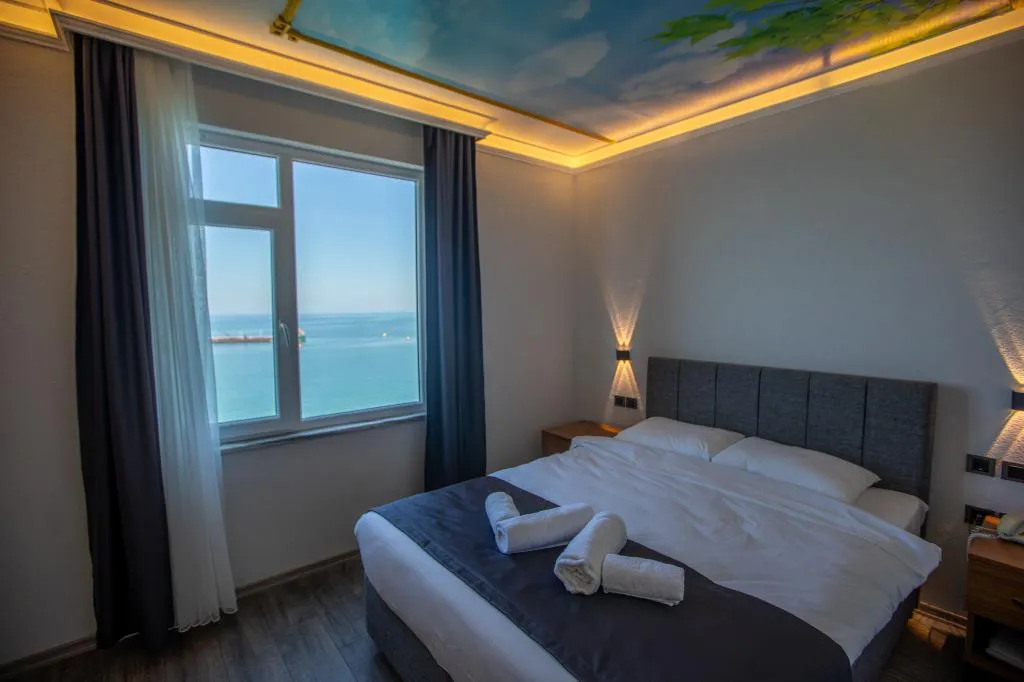 Deniz Manzaralı Suit