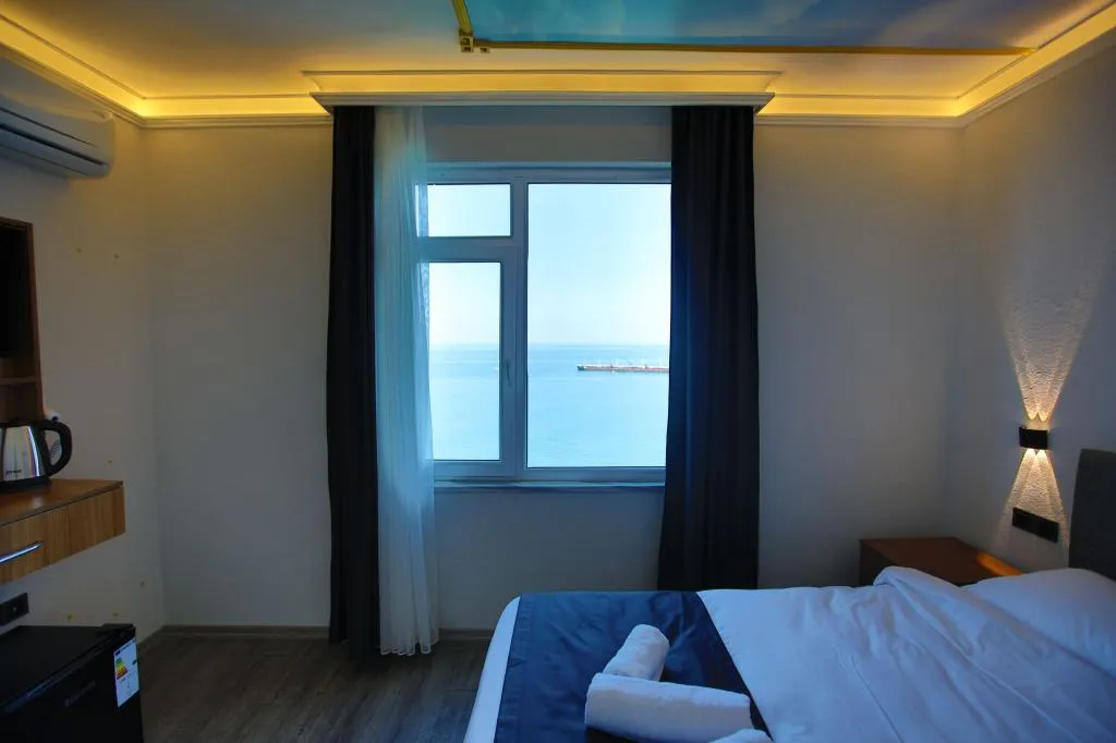 Deniz Manzaralı Suit