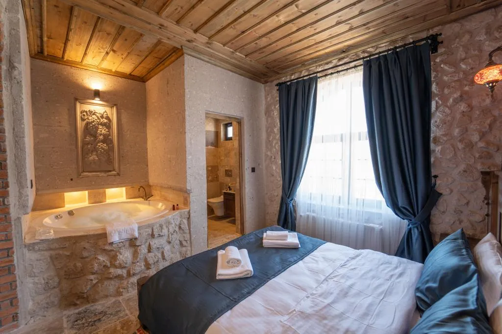 Junior Suite,Bahçe Manzaralı,Şömineli ve Jakuzili