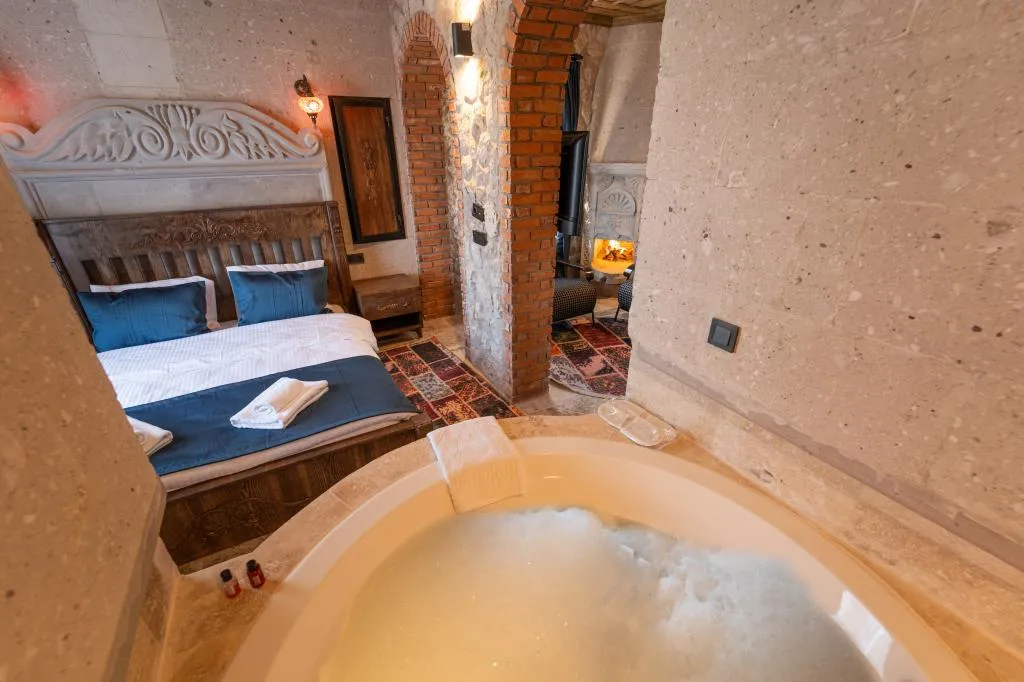 Junior Suite,Bahçe Manzaralı,Şömineli ve Jakuzili