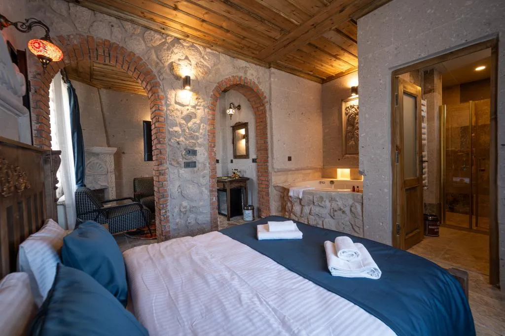 Junior Suite,Bahçe Manzaralı,Şömineli ve Jakuzili