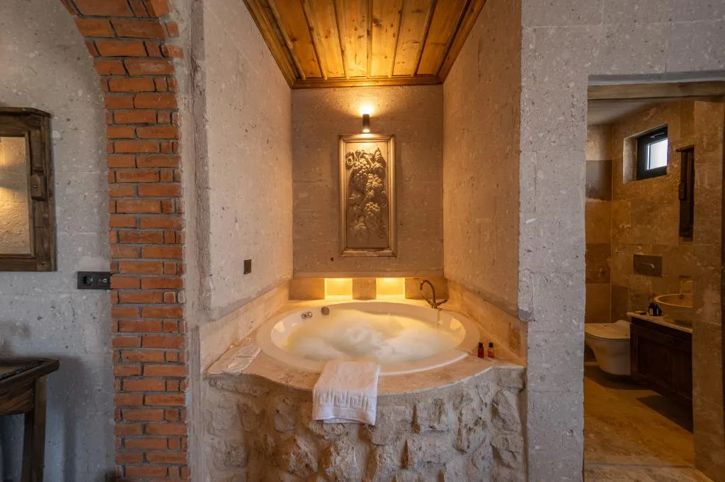 Junior Suite,Bahçe Manzaralı,Şömineli ve Jakuzili