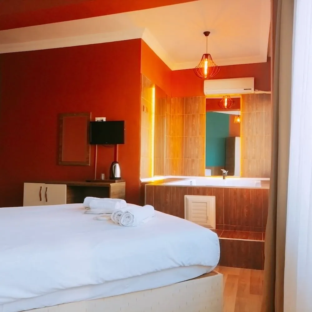 Comfort Tek Büyük Yataklı Oda, Sıcak Su Küveti