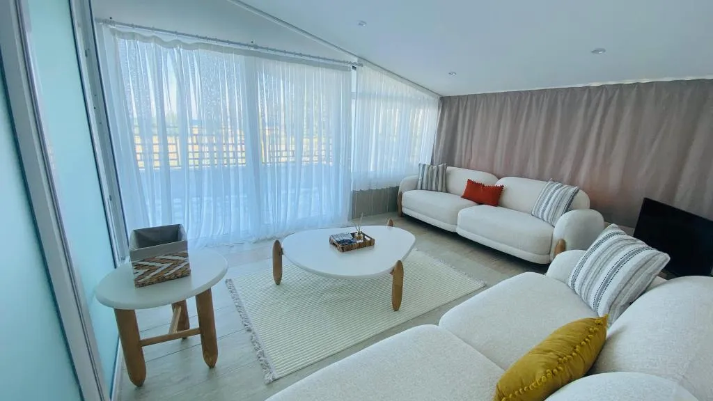 Villa,Deniz ve Doğa Manzaralı,2. Kat