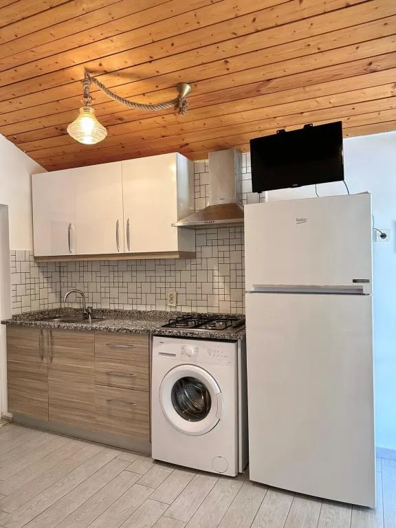 1+1 Aile Odası,Bahçe Manzaralı,Mutfaklı