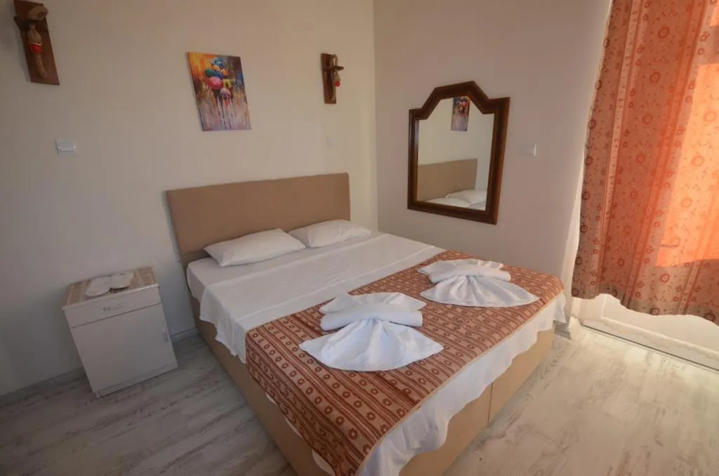 Standart Oda,Bahçe veya Dağ Manzaralı,2. Kat Balkonlu