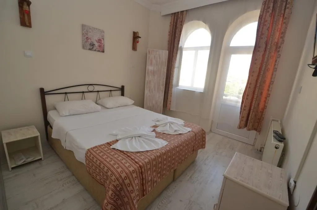Standart Oda,Bahçe veya Dağ Manzaralı,2. Kat Balkonlu