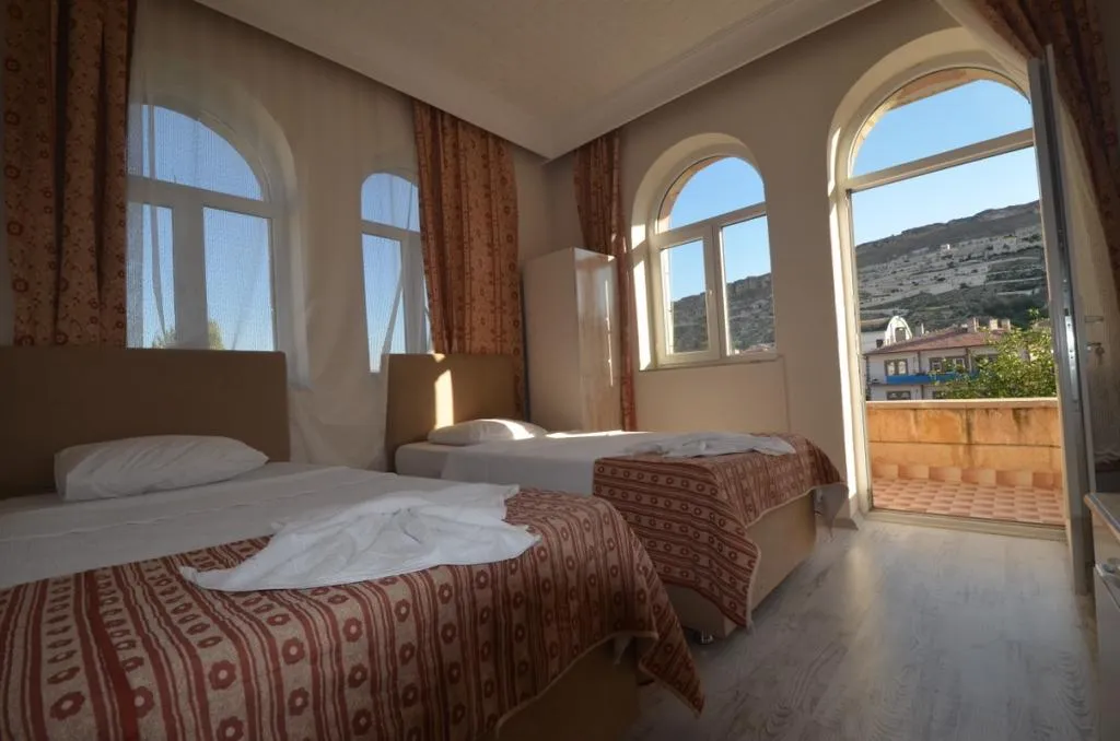 Standart Oda,Bahçe veya Dağ Manzaralı,2. Kat Balkonlu