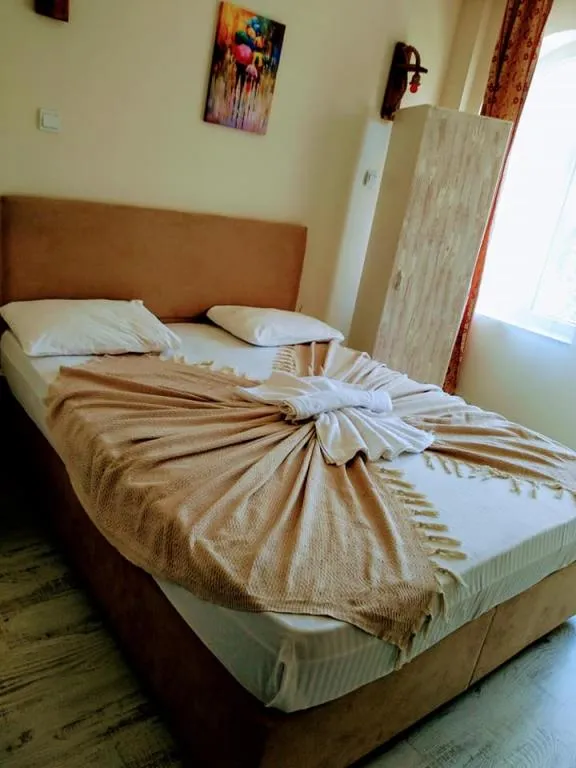 Standart Oda,Bahçe veya Dağ Manzaralı,2. Kat Balkonlu