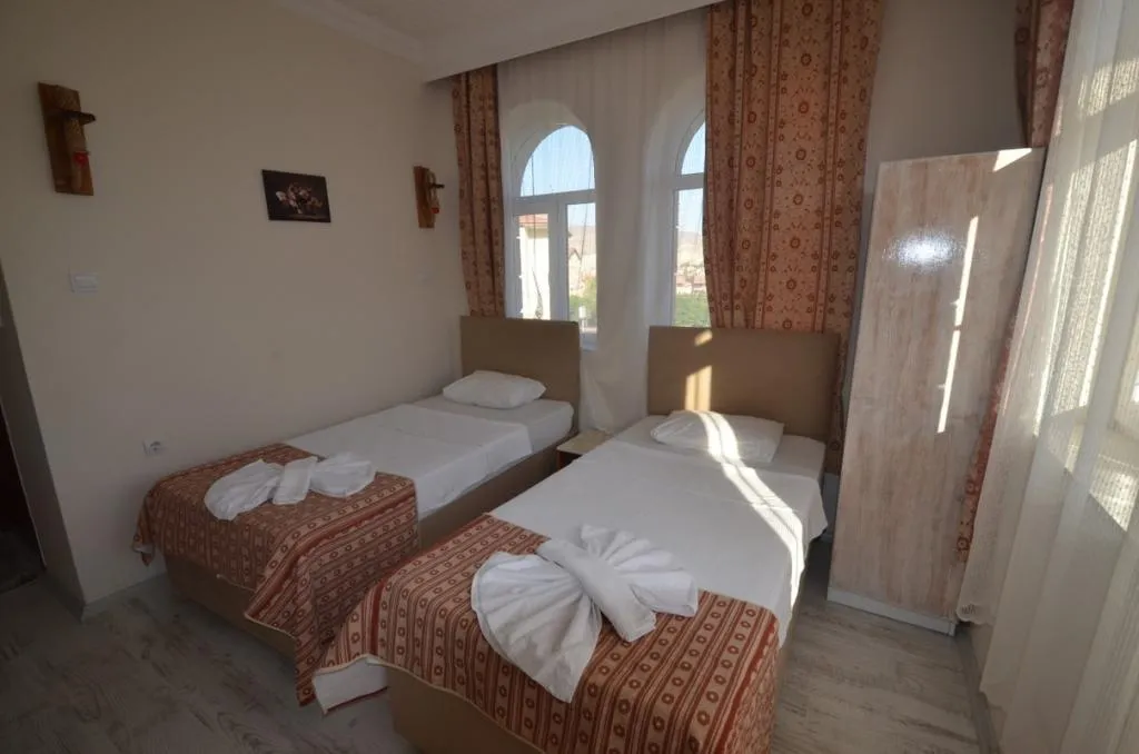 Standart Oda,Bahçe veya Dağ Manzaralı,2. Kat Balkonlu