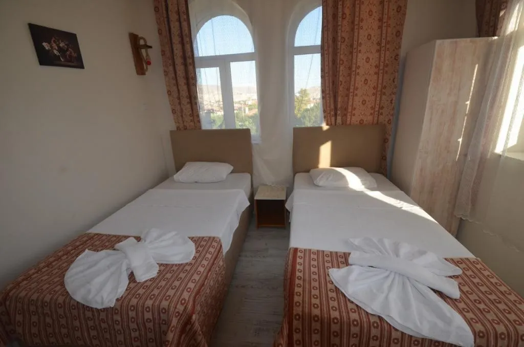 Standart Oda,Bahçe veya Dağ Manzaralı,2. Kat Balkonlu