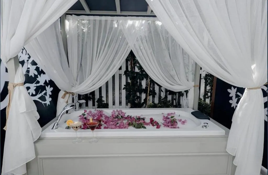 Deluxe Jakuzili Suite,Bahçe Manzaralı,Jakuzili