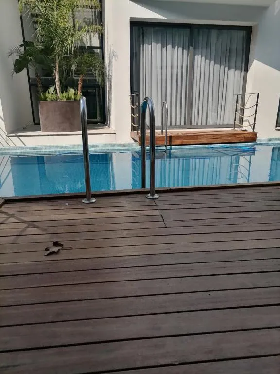 Havuz Erişimli Oda