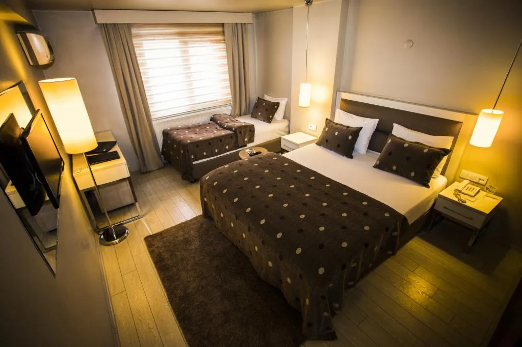 Triple,Şehir Manzaralı