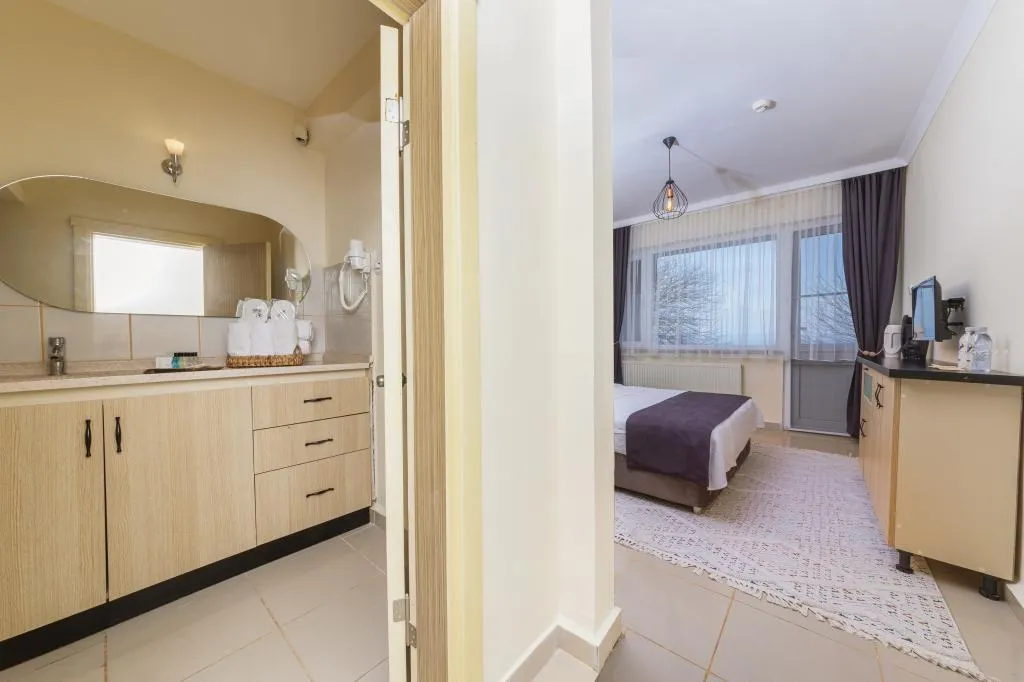Kiraz Otel, Tek Büyük Yataklı Oda (Deniz Manzaralı)