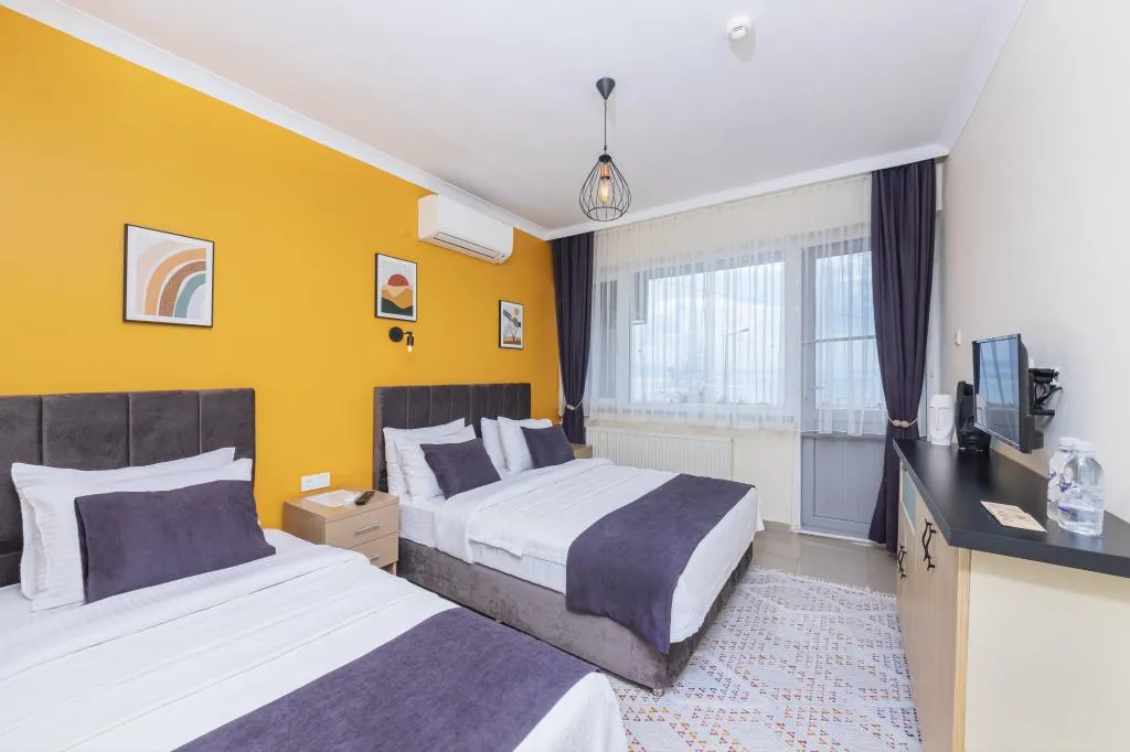 Kiraz Otel, Üç Kişilik Oda (Deniz Manzaralı