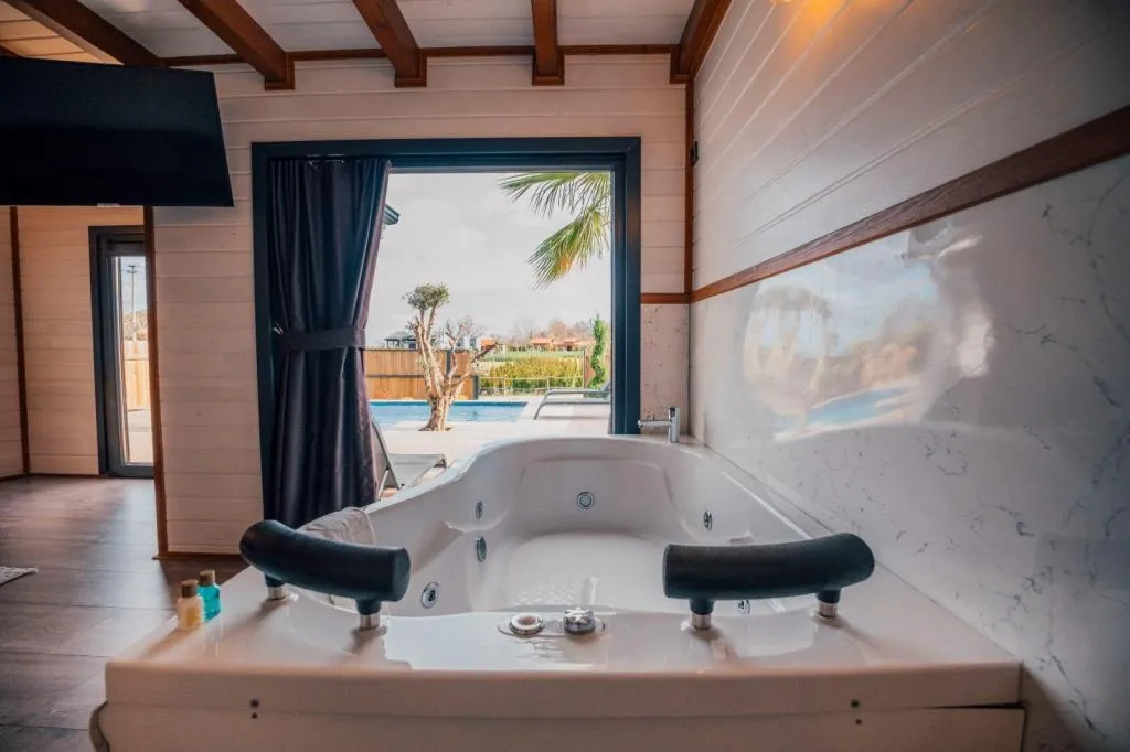 Mini Suite,Doğa Manzaralı,Isıtmalı Özel Havuzlu