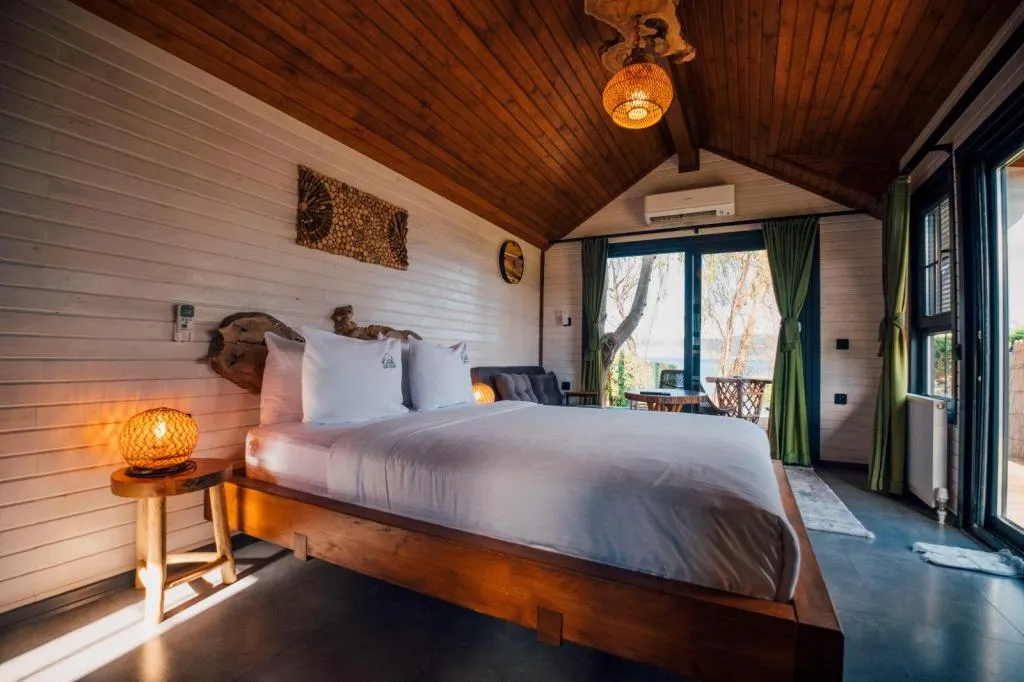 Superior Tiny House,Göl Manzaralı,Özel Havuzlu ve Bahçeli