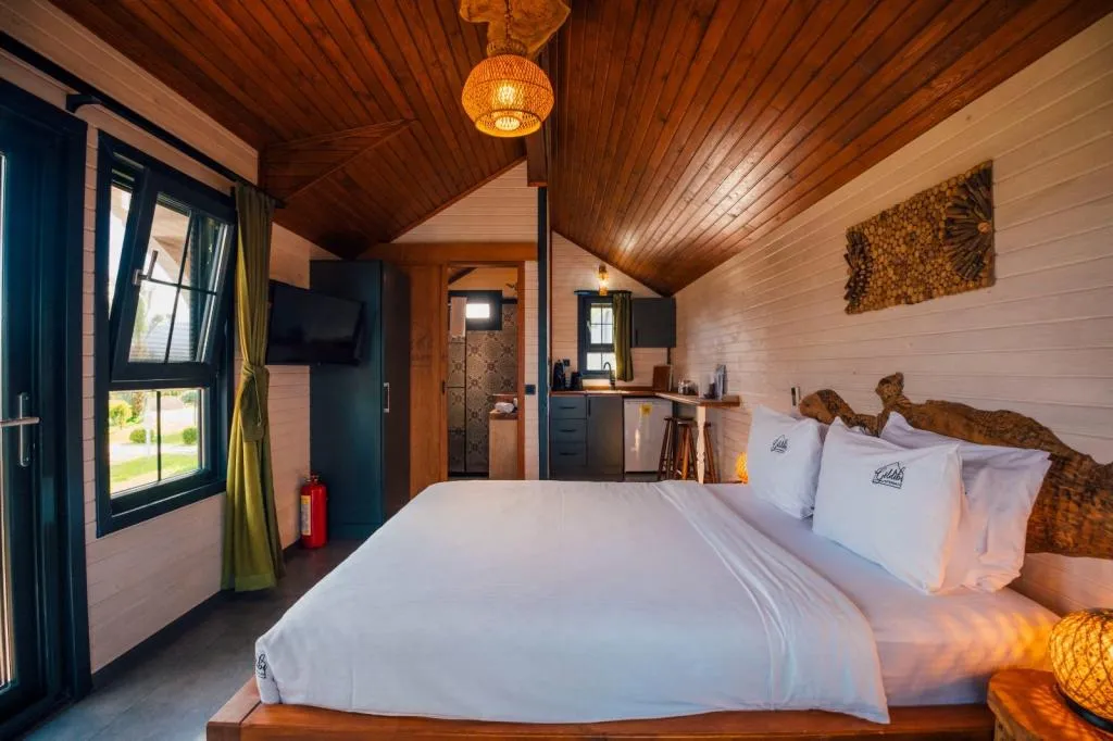 Superior Tiny House,Göl Manzaralı,Özel Havuzlu ve Bahçeli