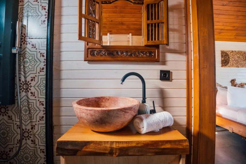 Superior Tiny House,Göl Manzaralı,Özel Havuzlu ve Bahçeli