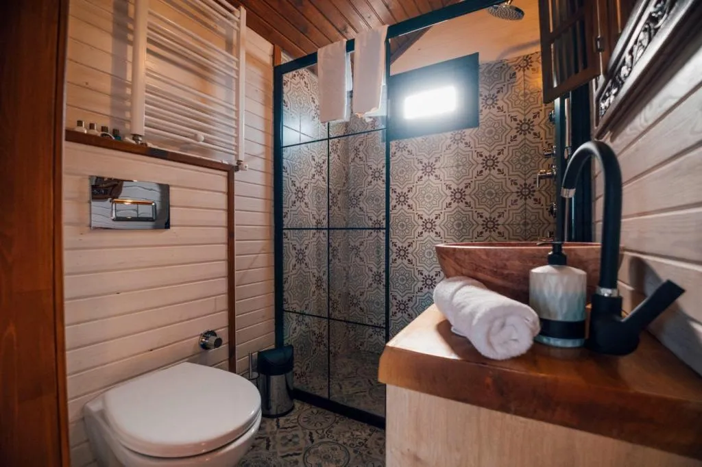 Superior Tiny House,Göl Manzaralı,Özel Havuzlu ve Bahçeli