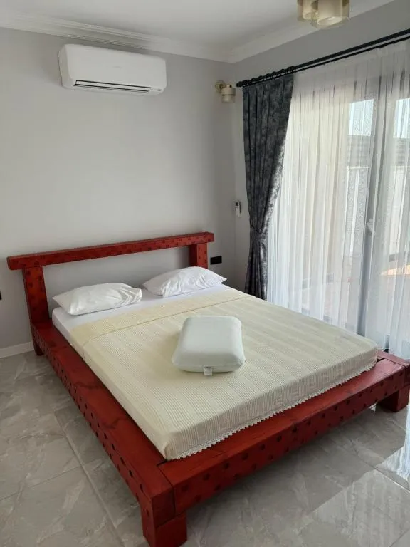 Beyaz Oda,Doğa Manzaralı,Özel Havuzlu ve Bahçeli