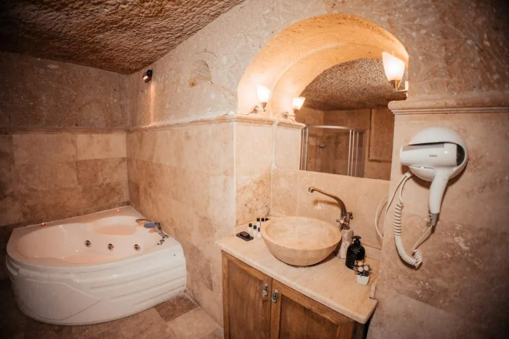 JUNIOR MAGARA SUITE